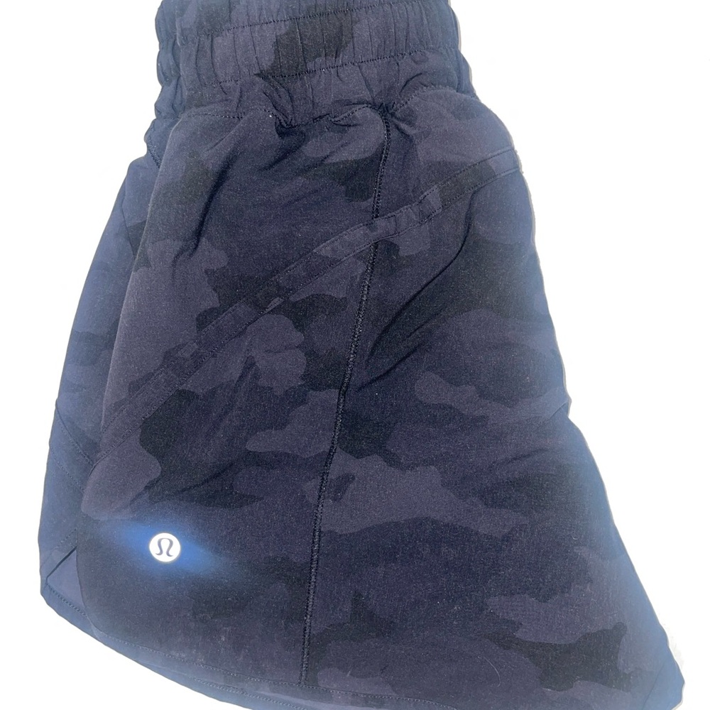 Lululemon Black camo track that hi rise lined short 5”